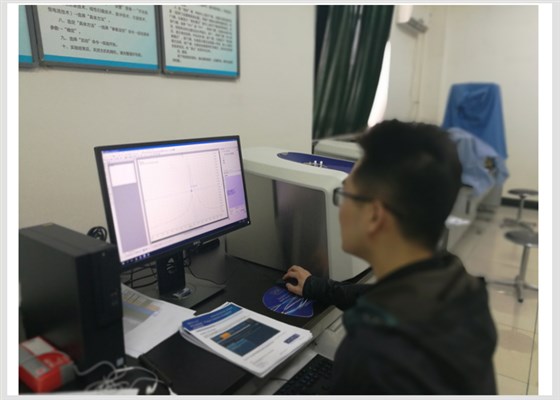 北京歐倍爾儀器技術(shù)工程師正在為滄州師范學院安裝調(diào)試Pulsar臺式核磁共振波譜儀