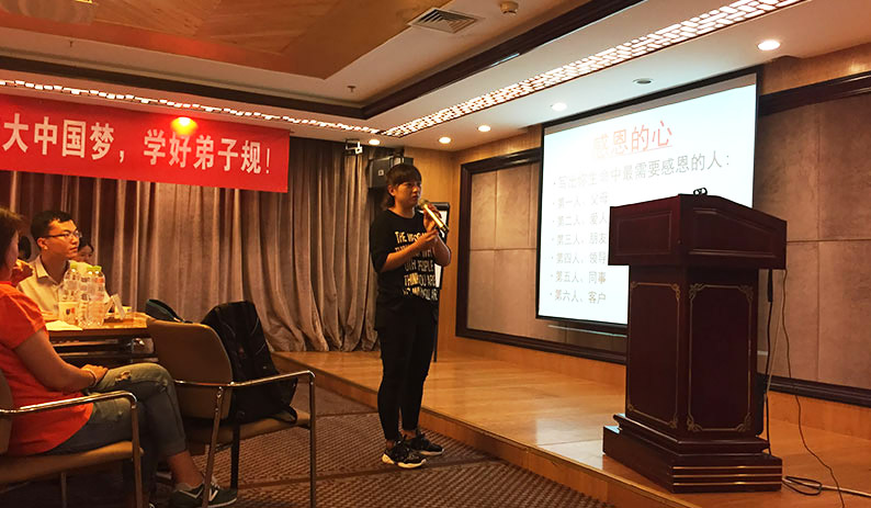 學(xué)到感恩的部分，員工分享自己切身體會(huì)到的溫暖事，感動(dòng)了在場所有人